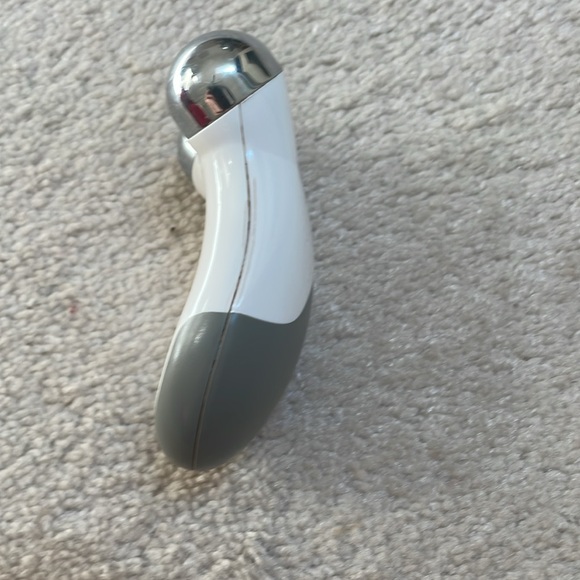 Nuface Mini Microcurrent Device - Picture 6 of 13